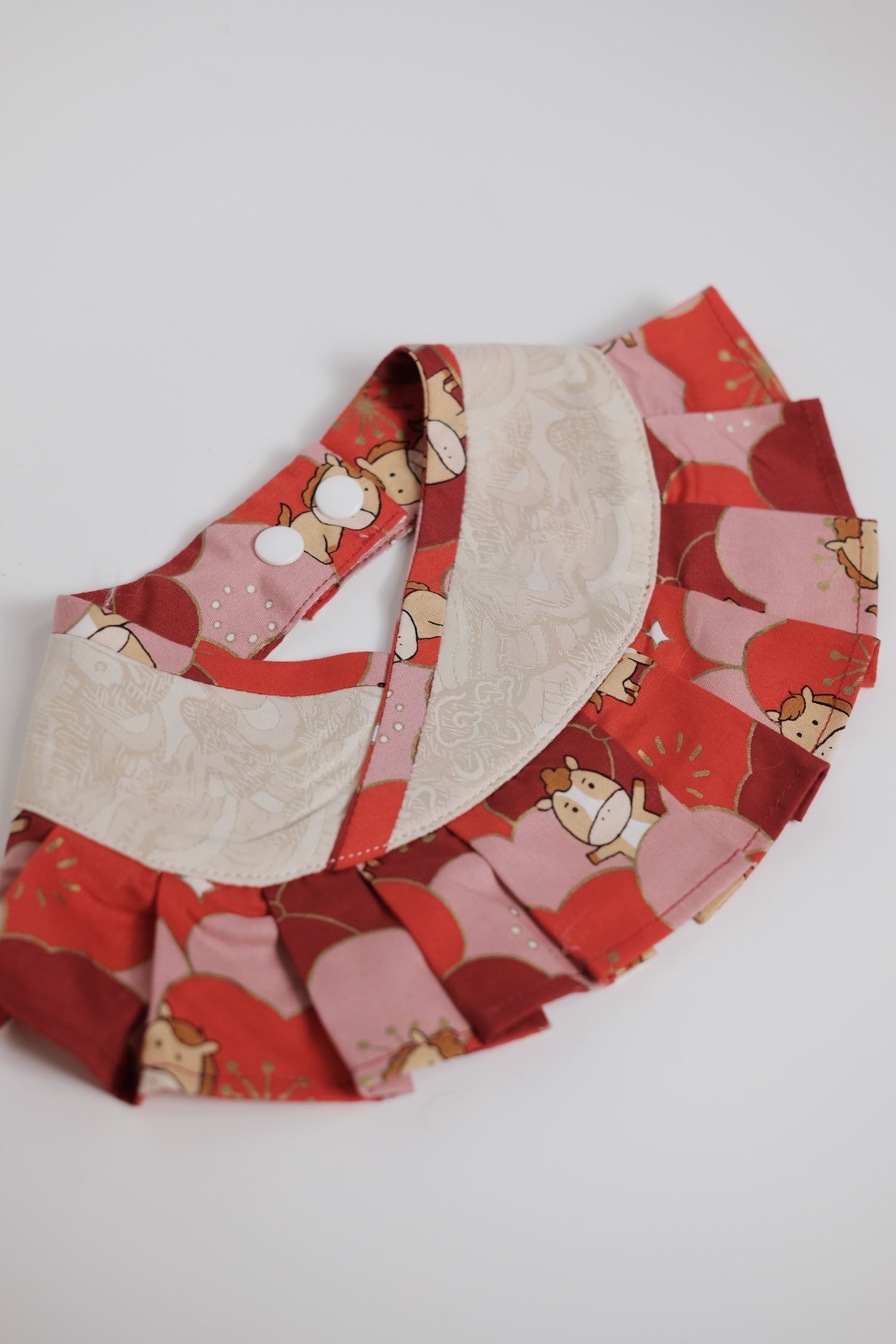 駿馬迎春·領飾