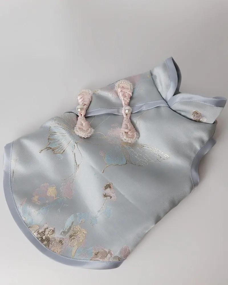 （預售）霽藍蝶夢．新東方藝術刺繡狗狗旗袍 Luna Nana