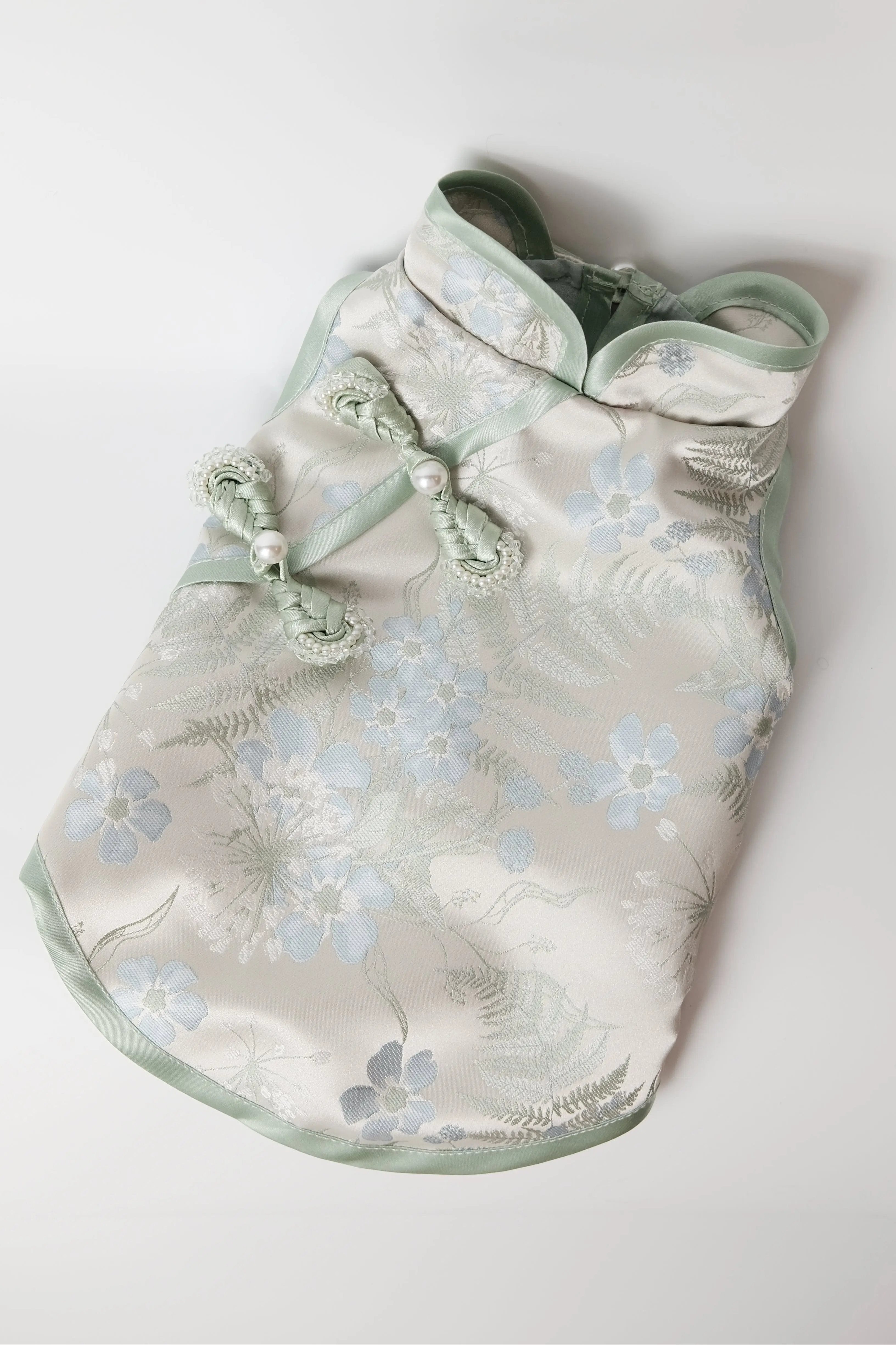 （預售）蒲碧漙清．新東方藝術刺繡狗狗旗袍 Luna Nana